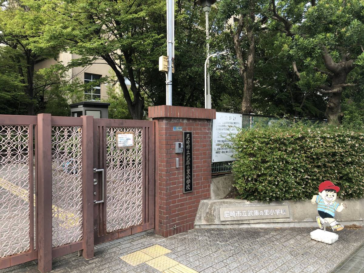 位于尼崎市的Village House 常吉附近的小学