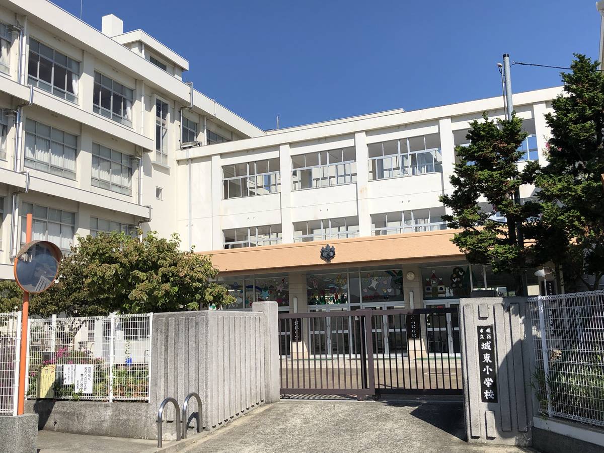 Escola primária perto do Village House Joto em Himeji-shi
