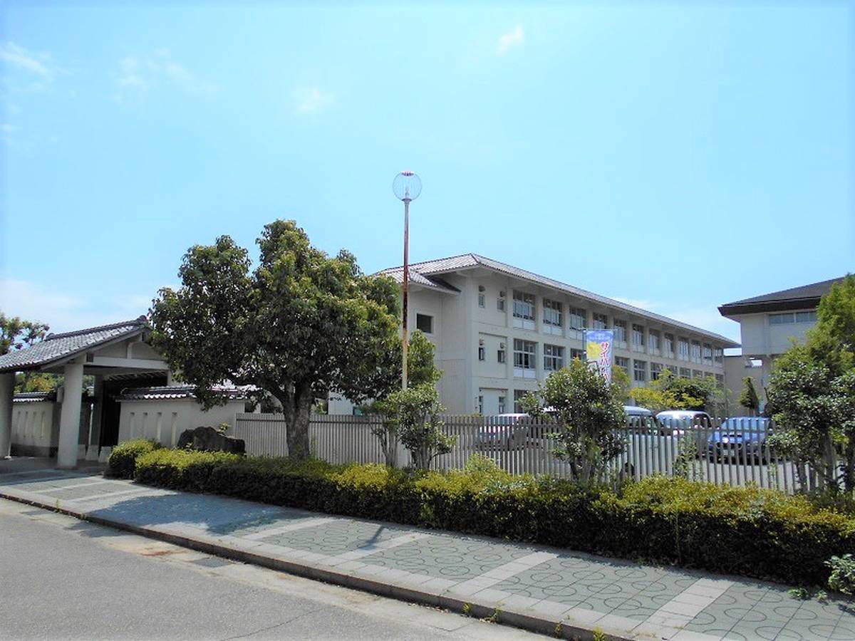Escola primária perto do Village House Katayama em Ono-shi