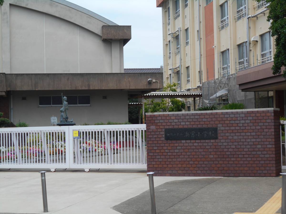 Escola primária perto do Village House Kimiidera em Wakayama-shi