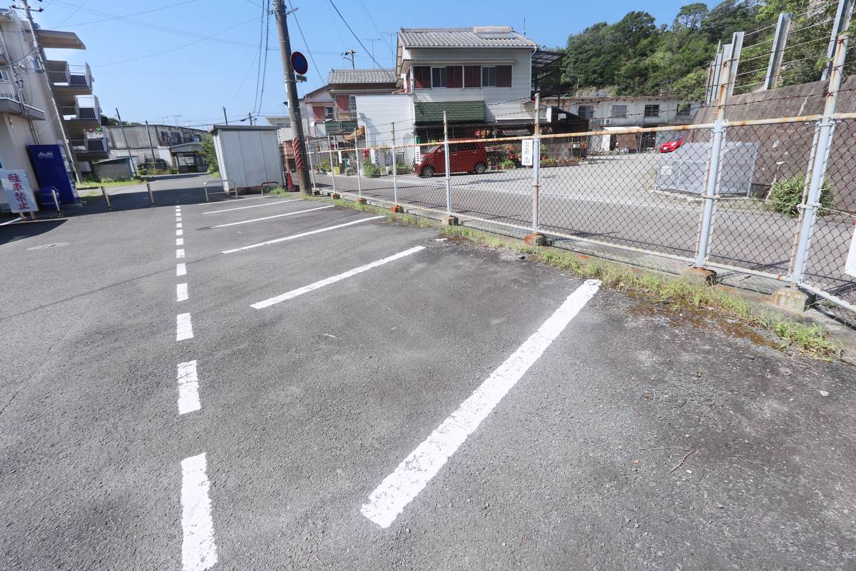 Bãi đậu xe của Village House Shirahama ở Nishimuro-gun