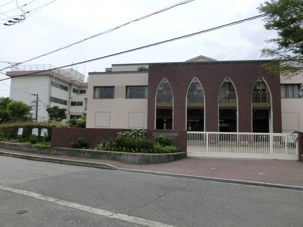 Escola secundária perto do Village House Yamamoto em Takarazuka-shi