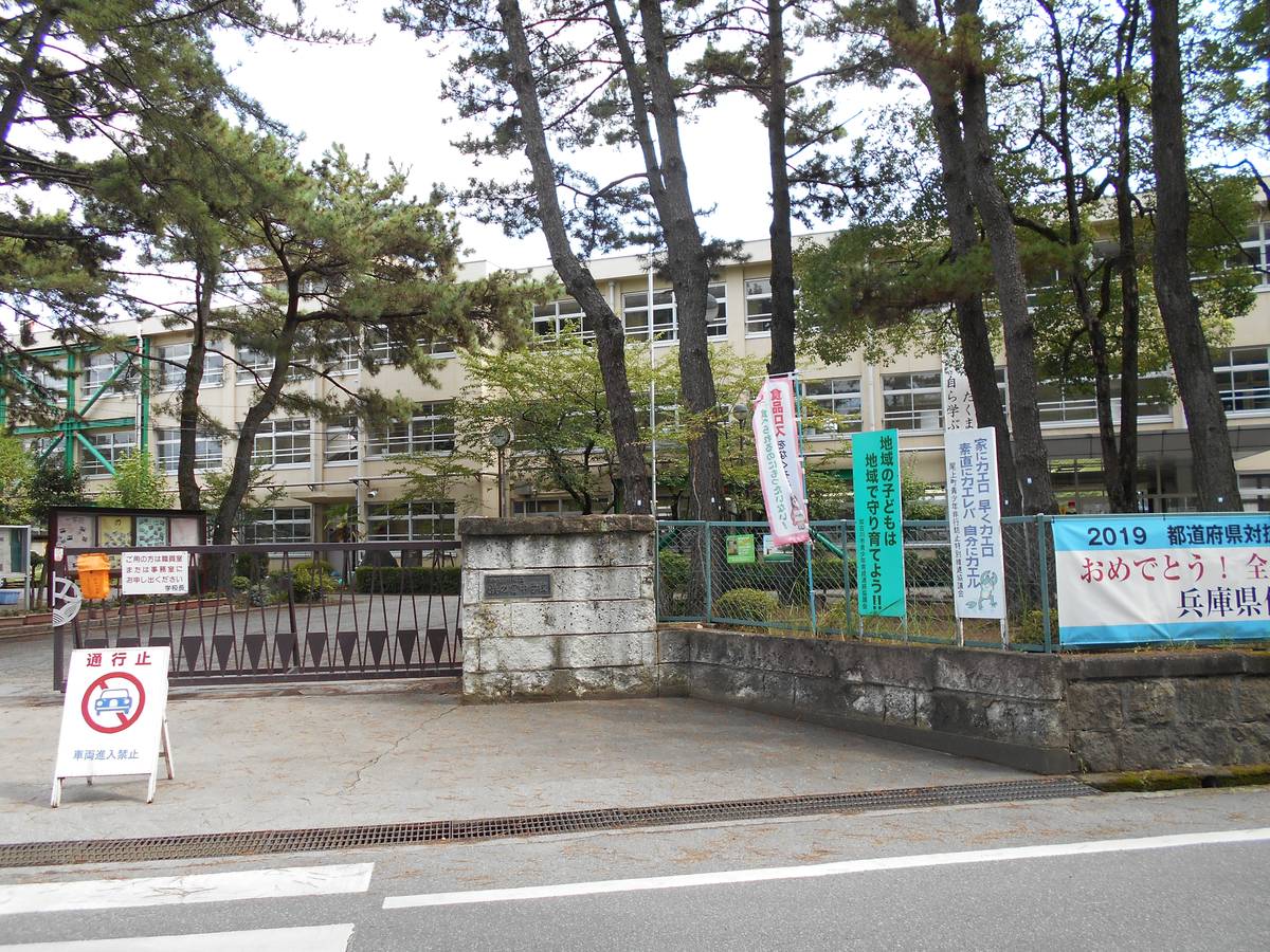 Escola secundária perto do Village House Onoue em Kakogawa-shi