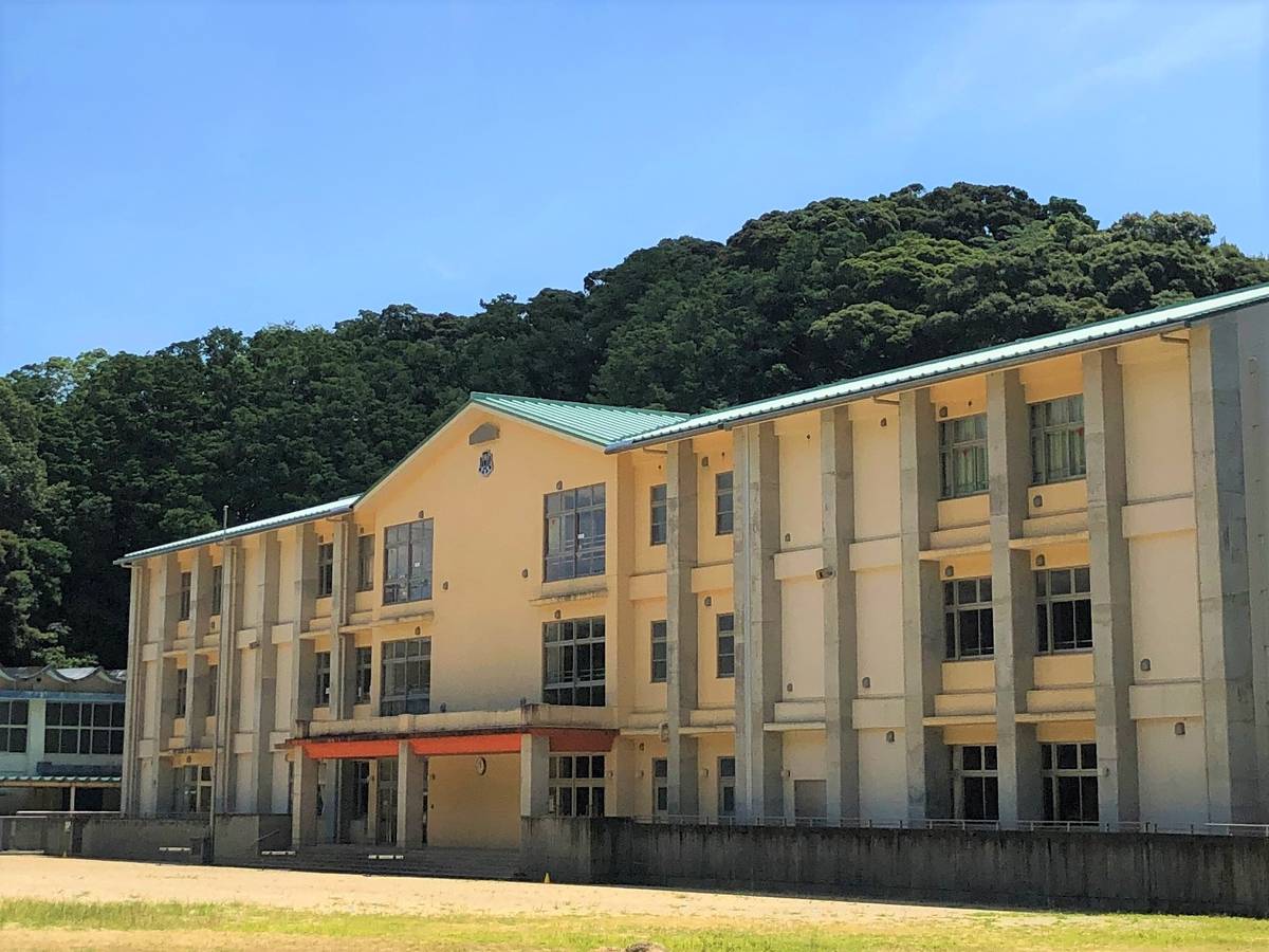 Elementary School near Village House Katsuura in Higashimuro-gun