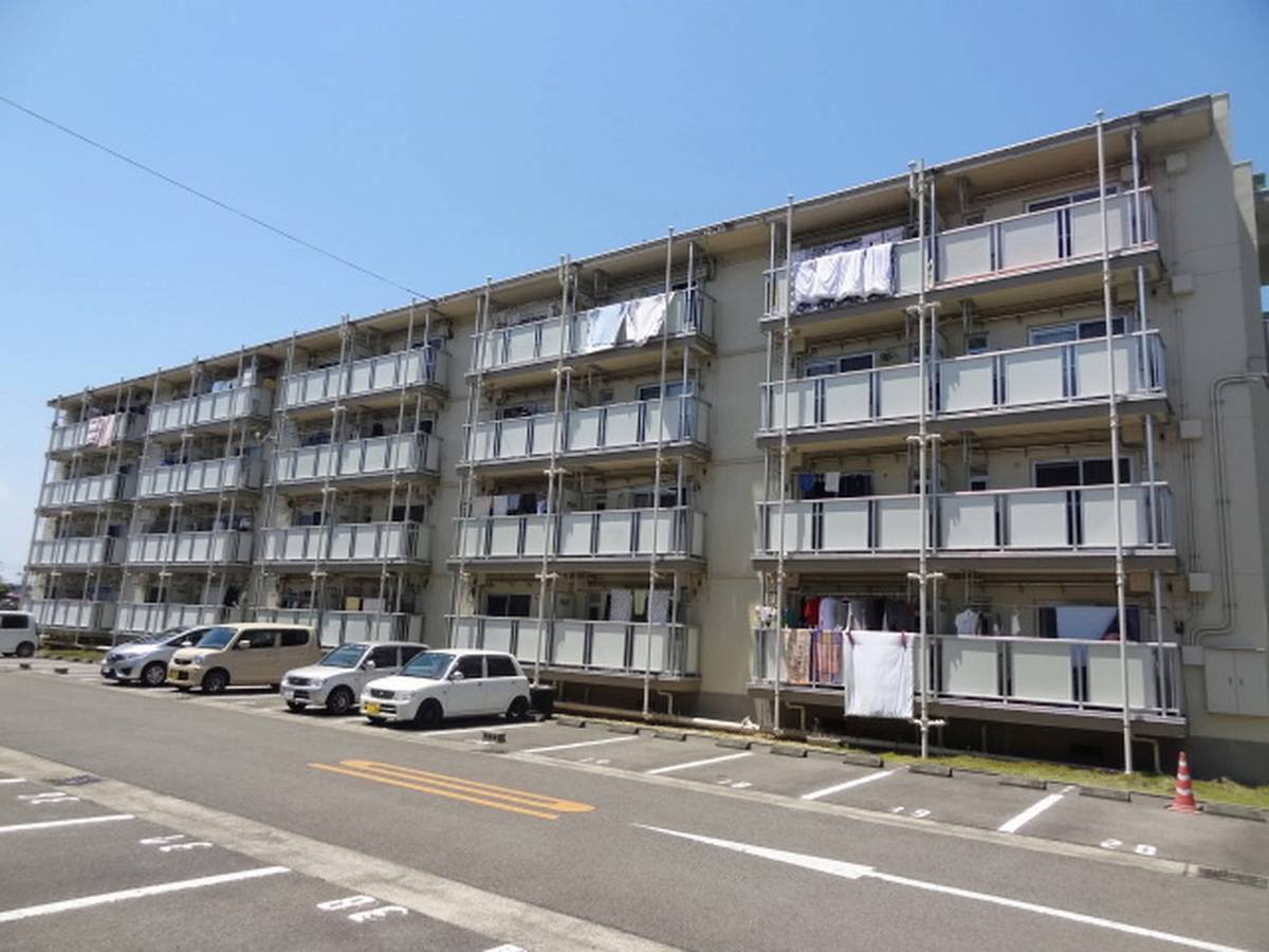 Estacionamento Village House Oomachi 2 em Saijo-shi