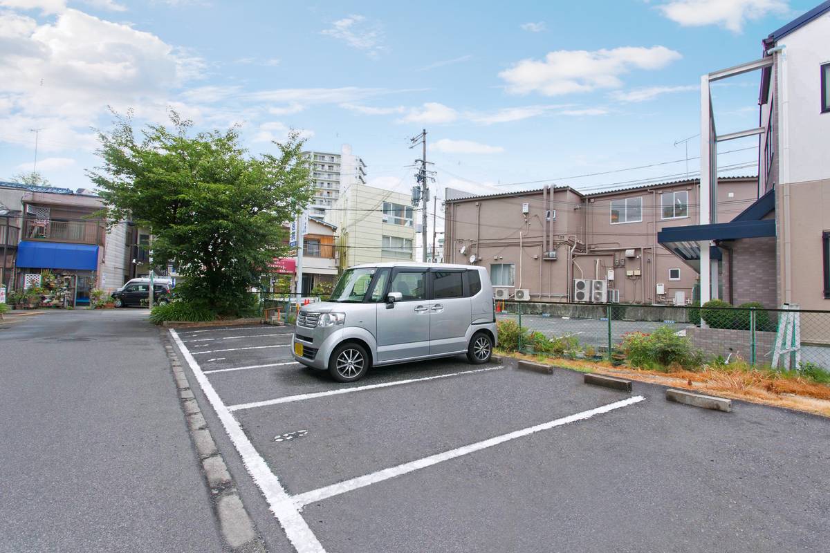 Bãi đậu xe của Village House Kido ở Kawachinagano-shi