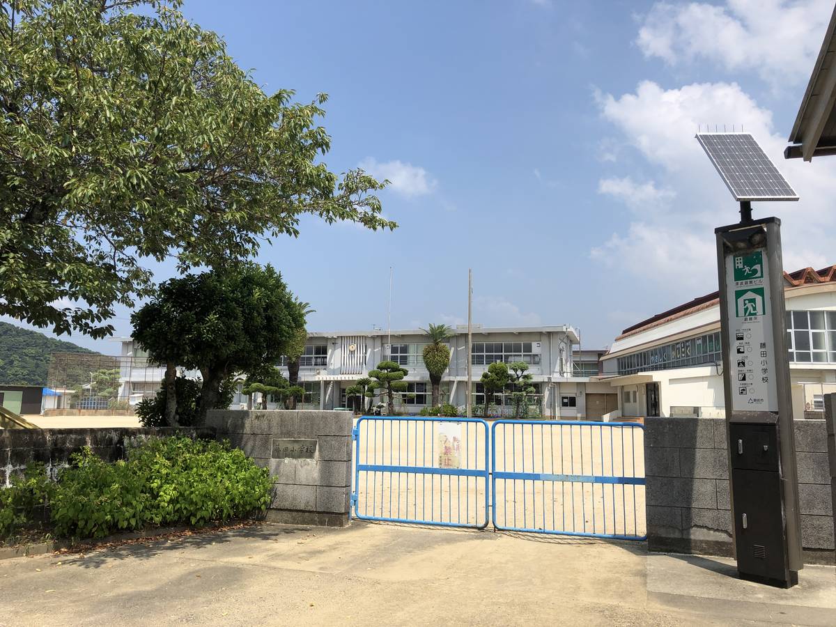 Escola primária perto do Village House Fujita em Gobo-shi