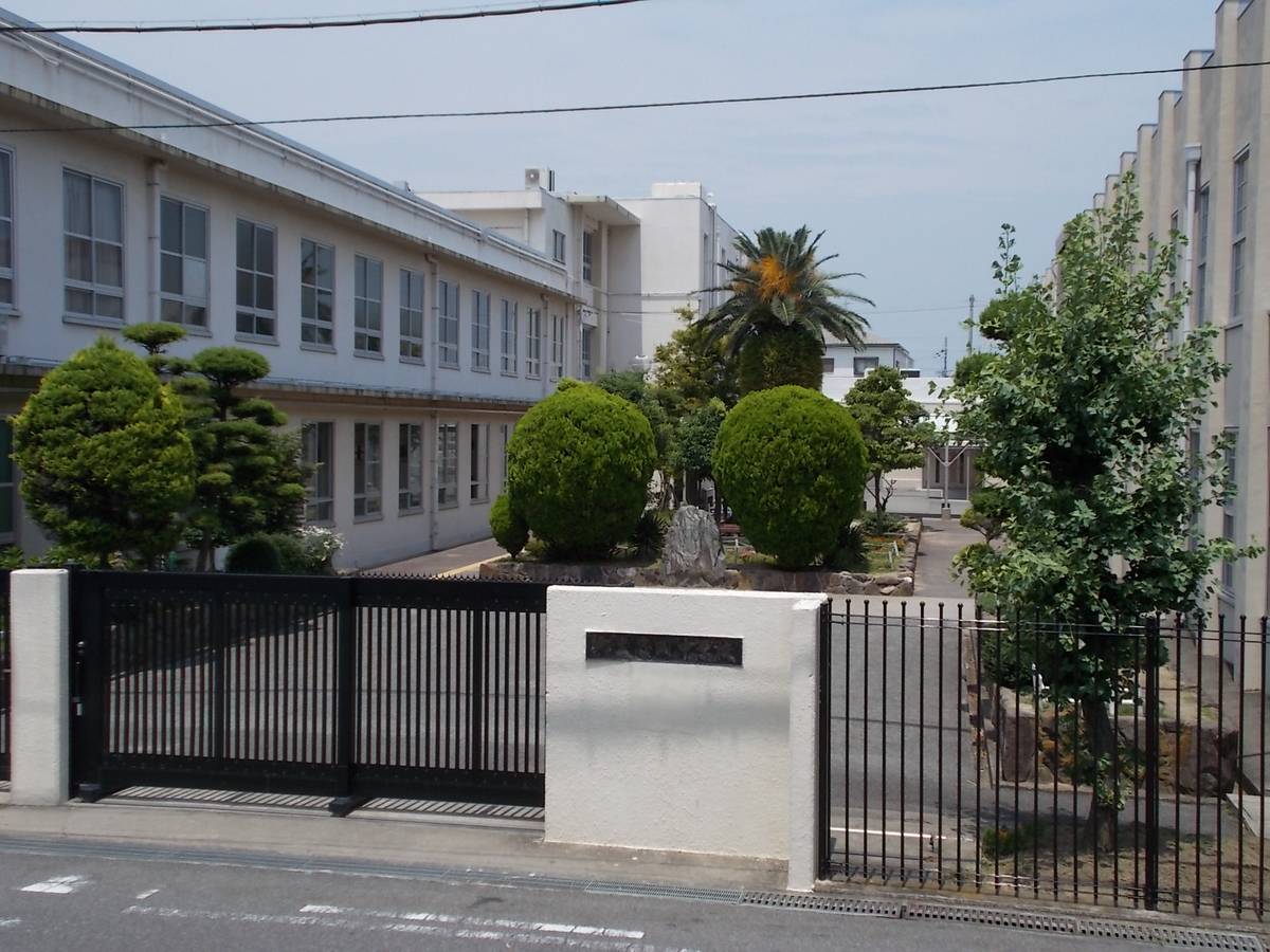 Escola secundária perto do Village House Tadaoka em Senboku-gun