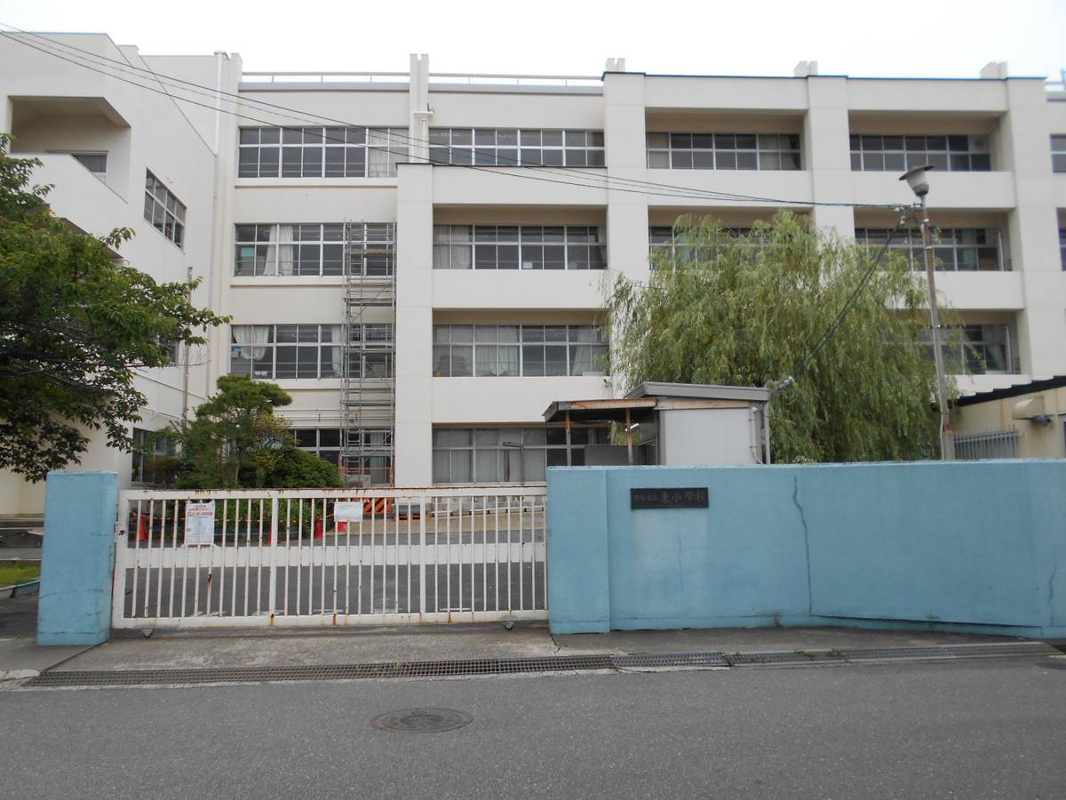 Escola primária perto do Village House Kubo em Kaizuka-shi