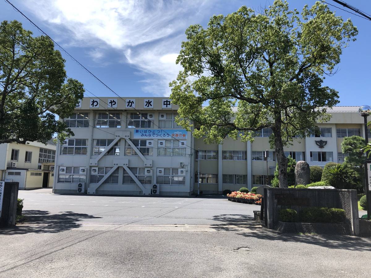 甲賀市ビレッジハウス水口の近くの中学校