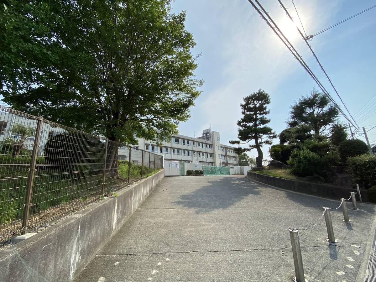 Escola secundária perto do Village House Kusabe em Nishi-ku