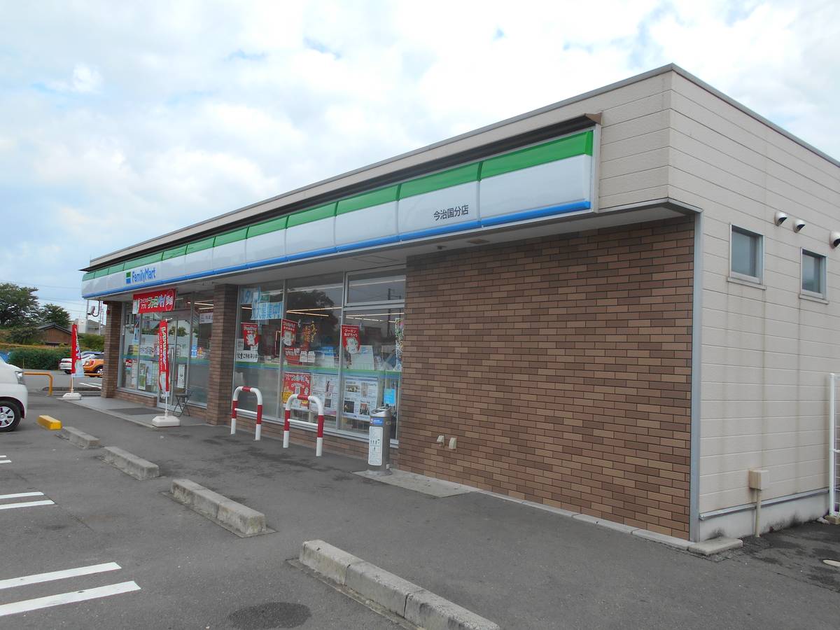 Cửa hàng tiện lợi gần Village House Kokubu ở Imabari-shi