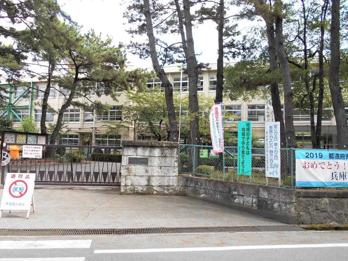 Escola secundária perto do Village House Juoudo em Kakogawa-shi