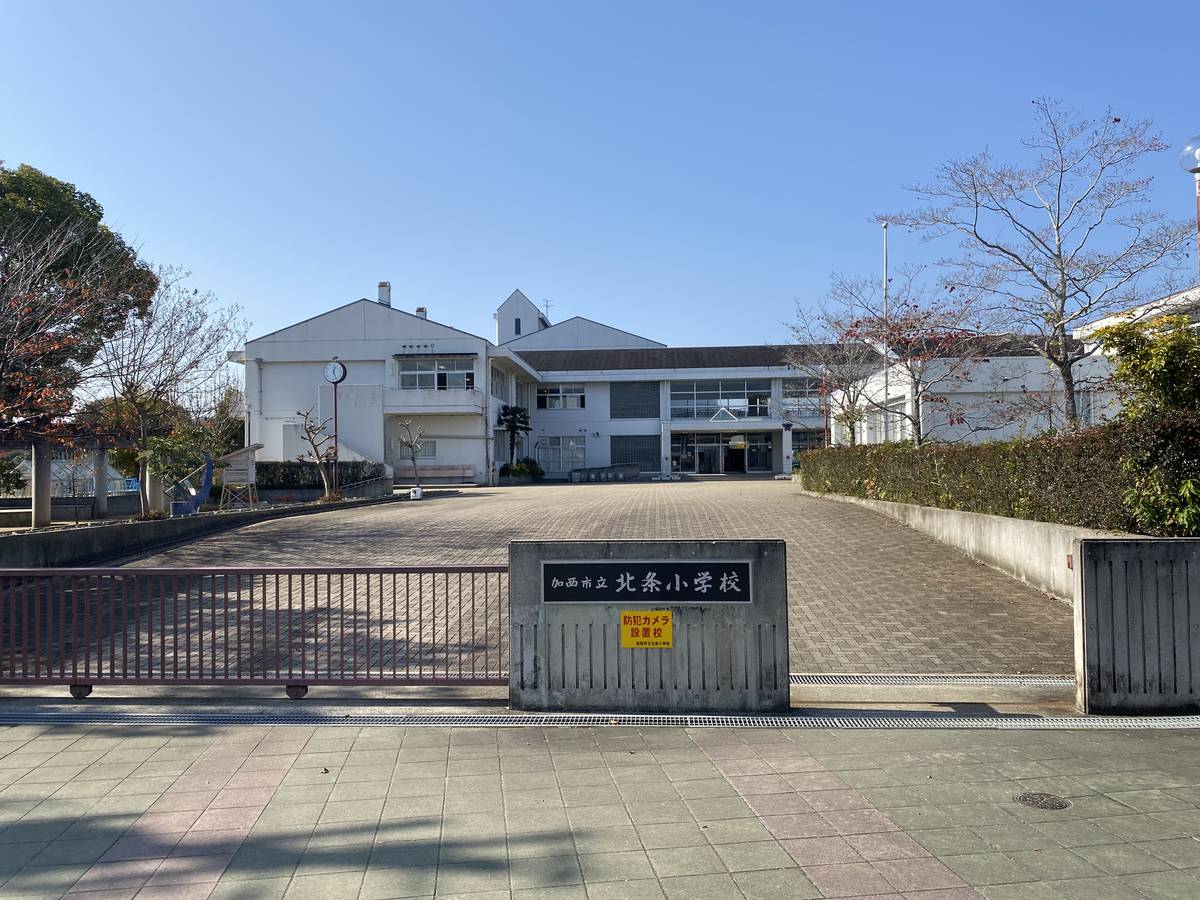 Escola primária perto do Village House Hojo Dai 3 em Kasai-shi