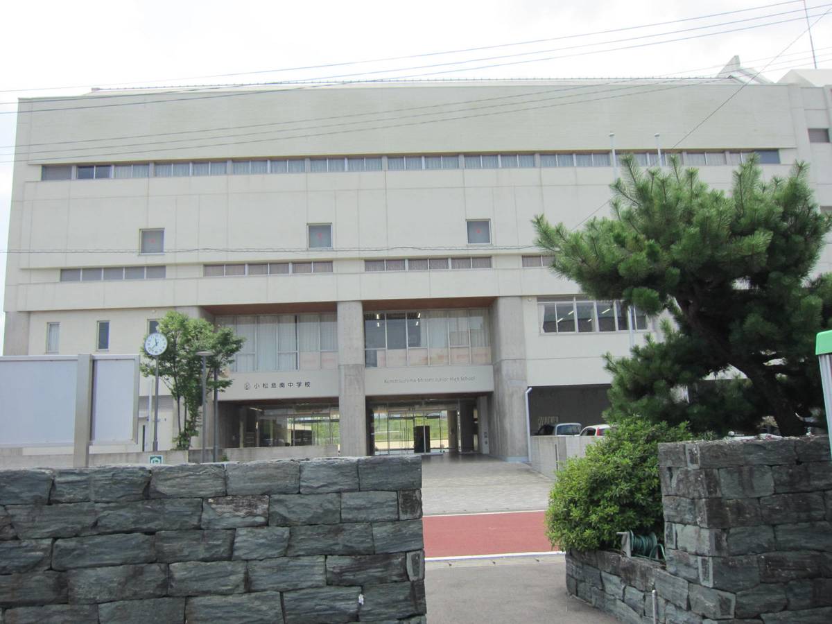 Escola secundária perto do Village House Tatsue em Komatsushima-shi