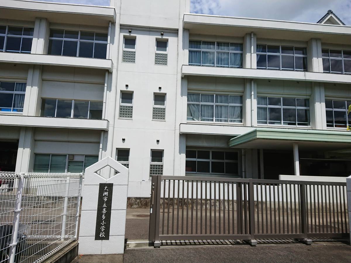 Escola primária perto do Village House Tada em Ozu-shi