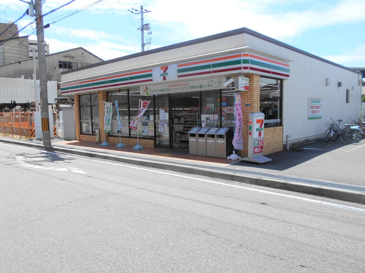 Loja de Conveniência perto do Village House Minami Shimizu Tower em Amagasaki-shi