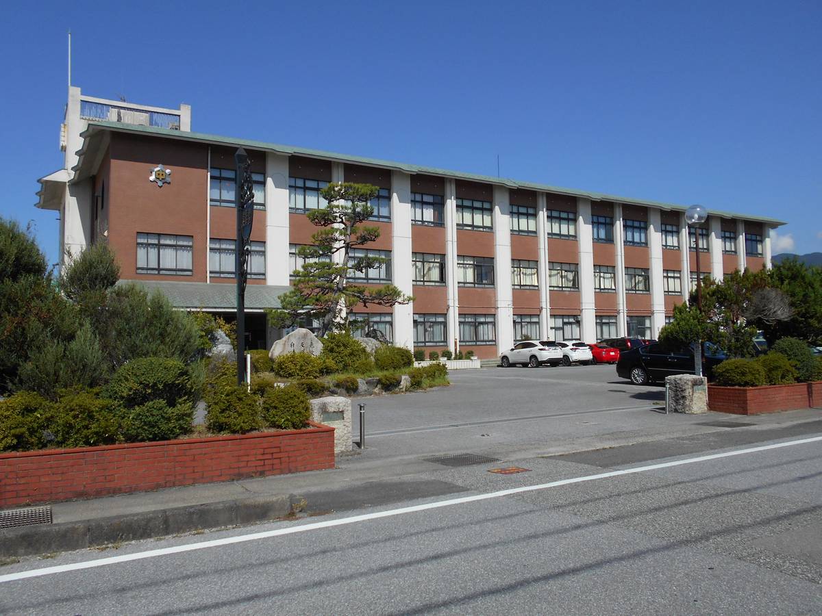 Escola secundária perto do Village House Minami Koashi Dai 2 em Nagahama-shi