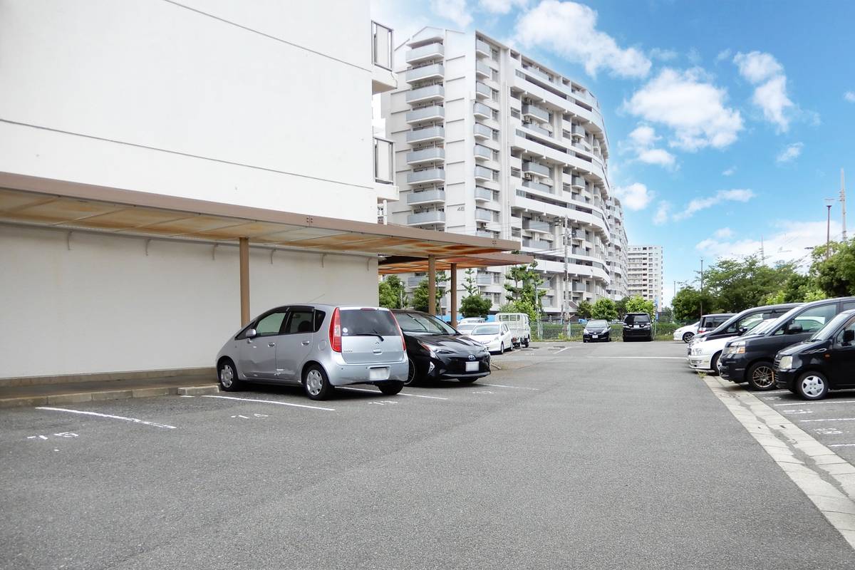 Parking lot of Village House Minatojima Tower in Chuo-ku