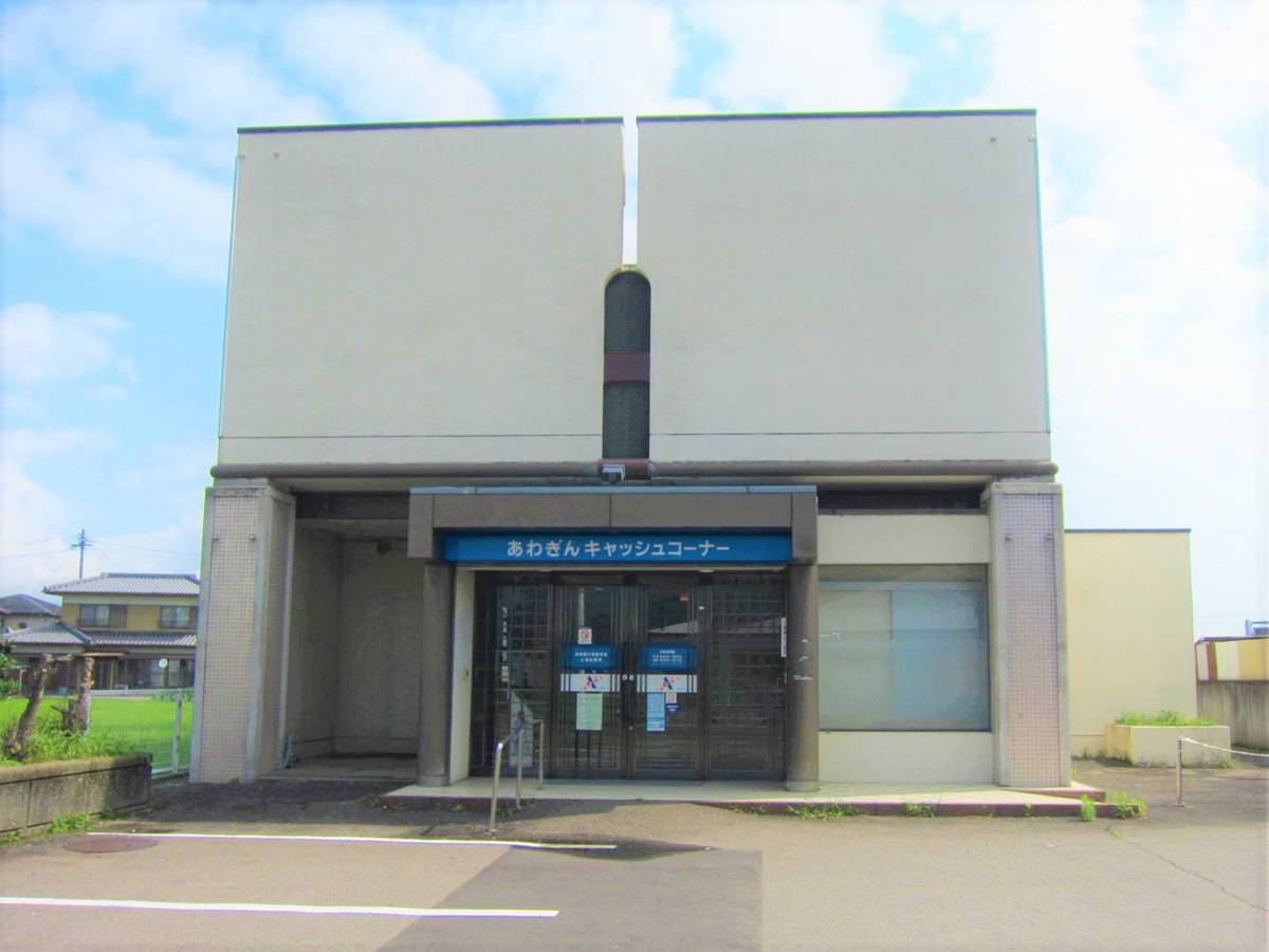 Banco perto do Village House Kamojima em Yoshinogawa-shi