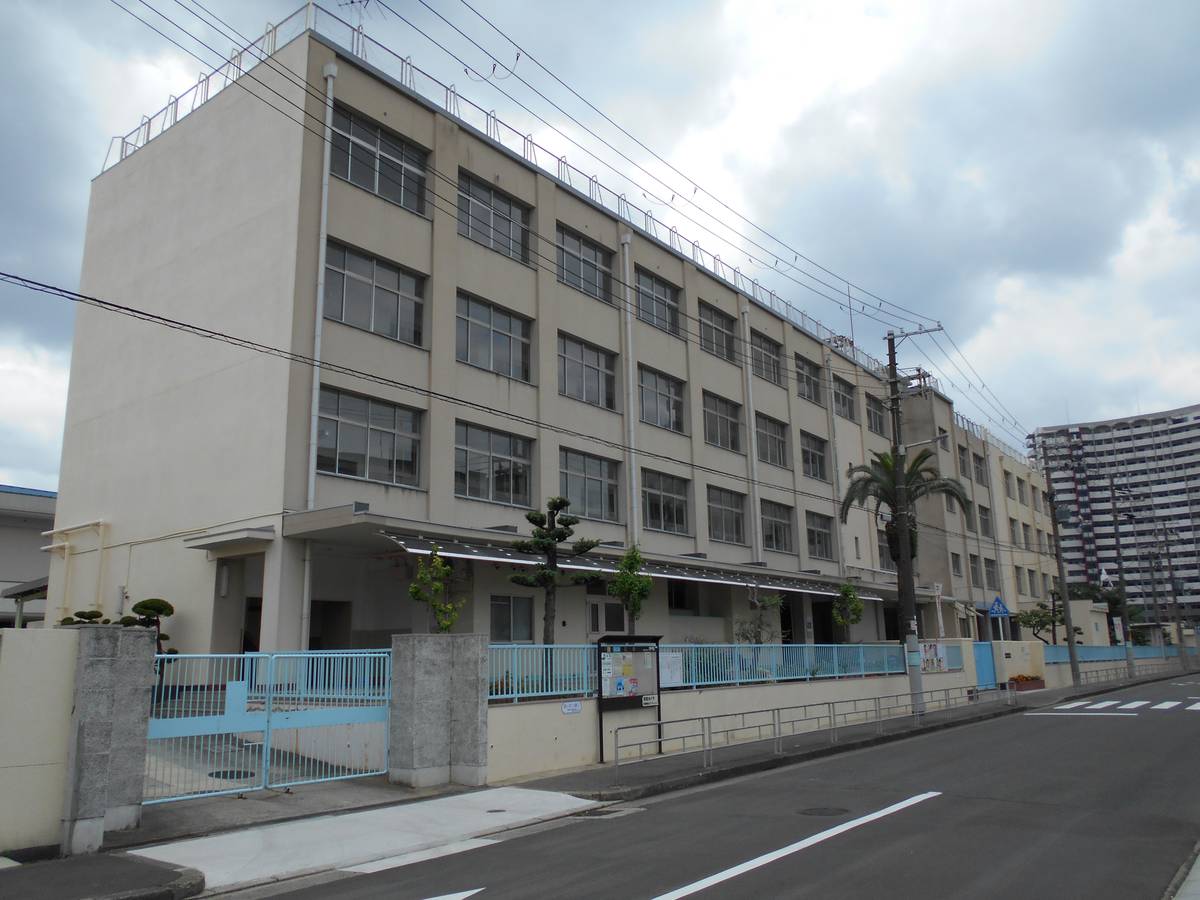 Trường tiểu học gần Village House Osaka Ikejima ở Minato-ku