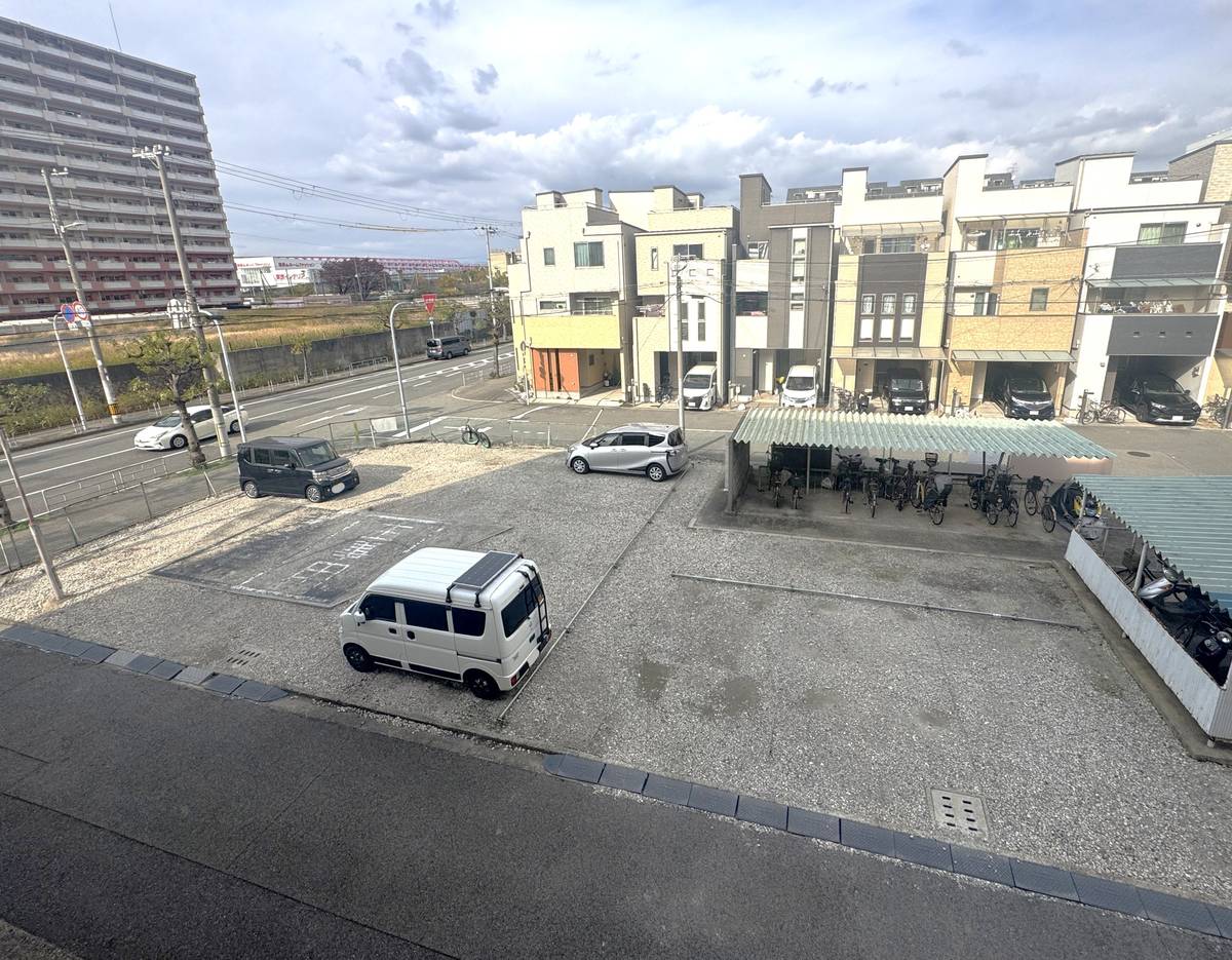 Bãi đậu xe của Village House Osaka Tsurumachi ở Taisho-ku