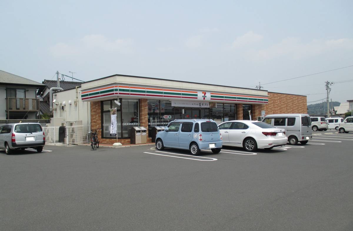 Supermercado perto do Village House Uwanari em Kurashiki-shi