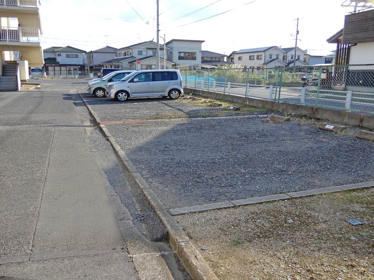 Parking lot of Village House Makabe in Soja-shi