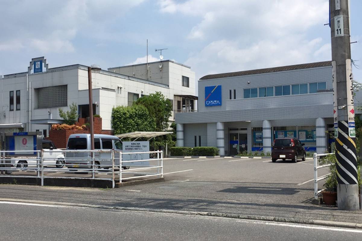Banco perto do Village House Seto em Fukuyama-shi