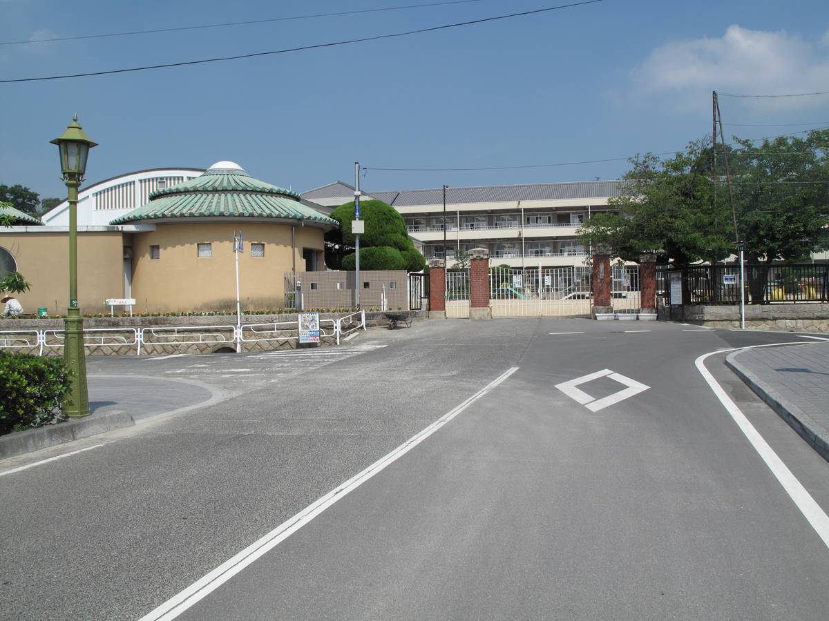 Escola primária perto do Village House Hayashima em Tsukubo-gun