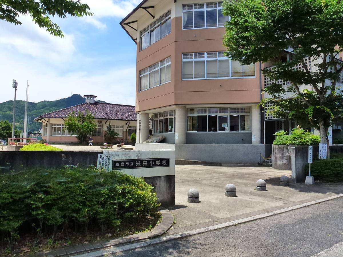 Elementary School near Village House Kuse in Maniwa-shi