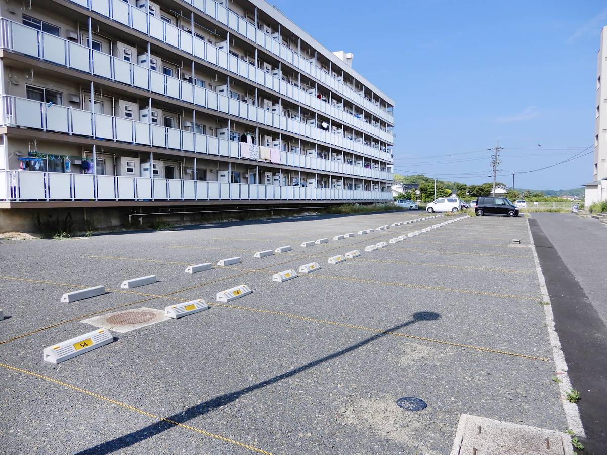 Parking lot of Village House Unshu Hirata in Izumo-shi