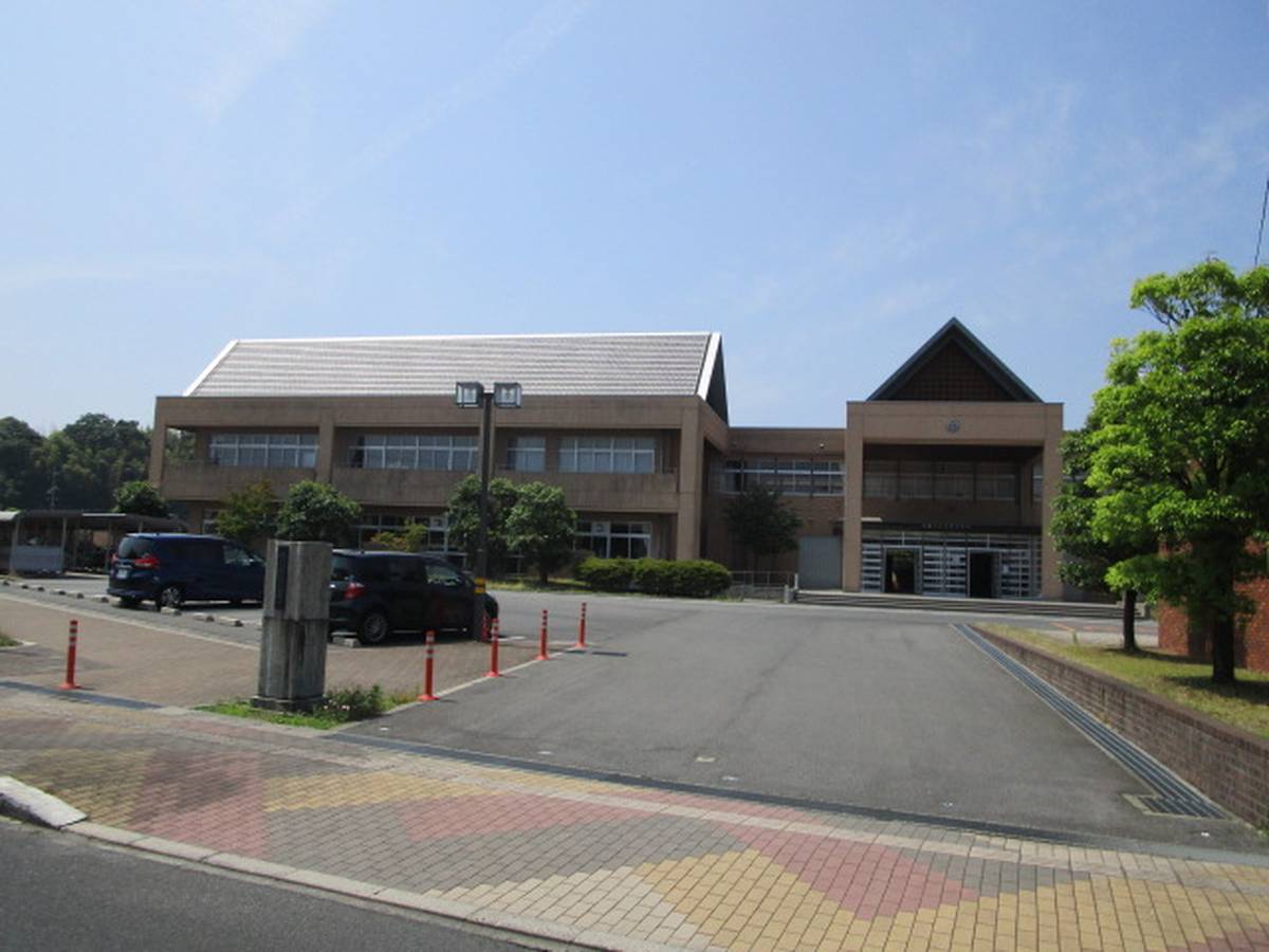 Escola secundária perto do Village House Unshu Hirata em Izumo-shi