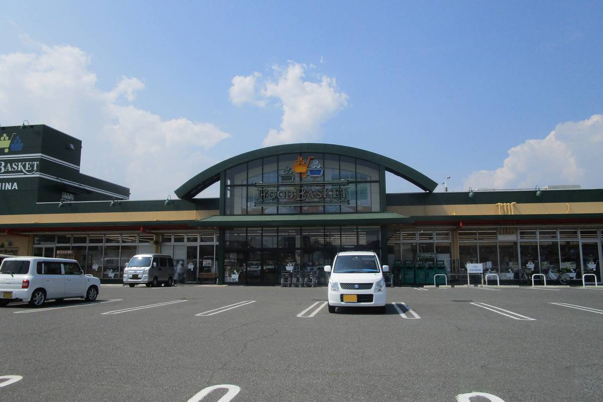 Supermercado perto do Village House Saidaiji em Higashi-ku