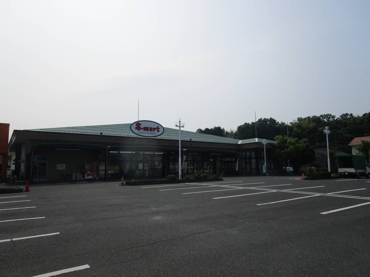 鳥取市ビレッジハウス津の井の近くのスーパー