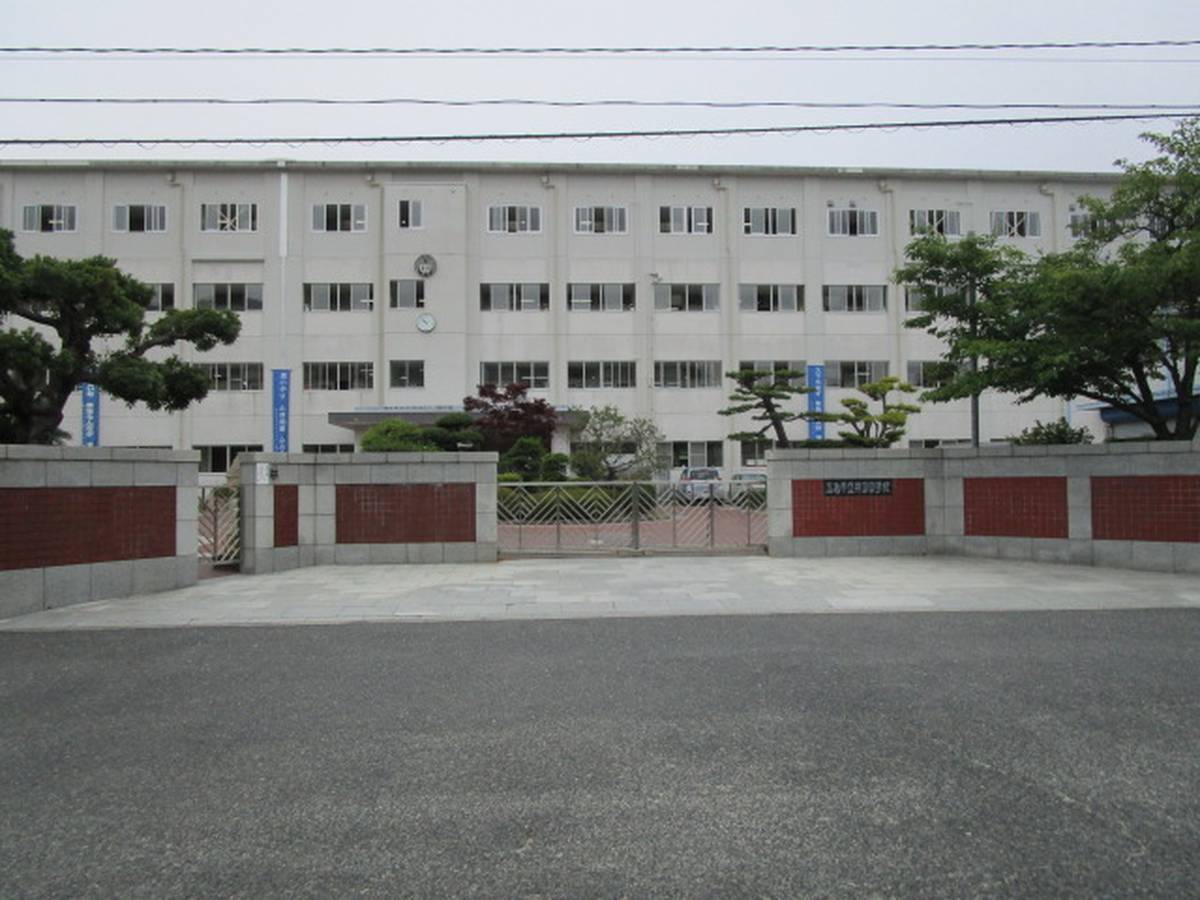 Escola secundária perto do Village House Inokuchi em Nishi-ku