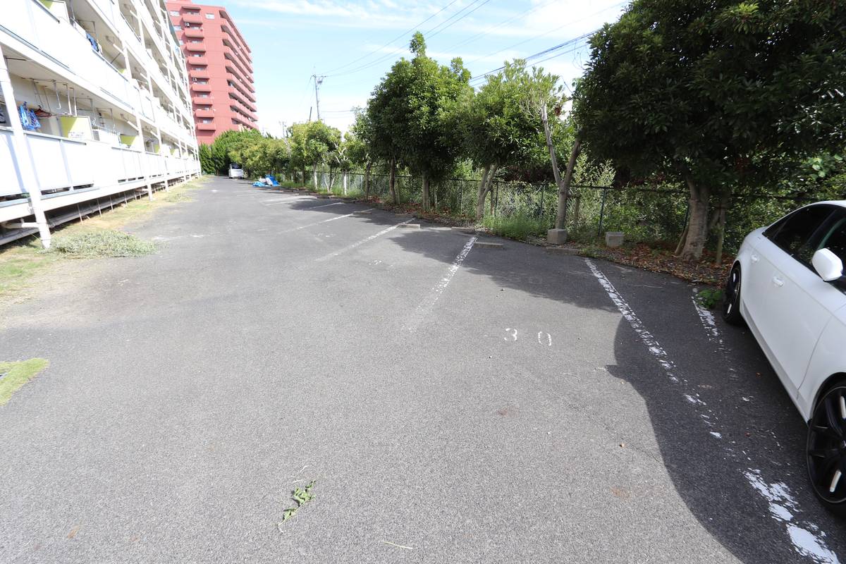 Bãi đậu xe của Village House Mihara Fudekage ở Mihara-shi