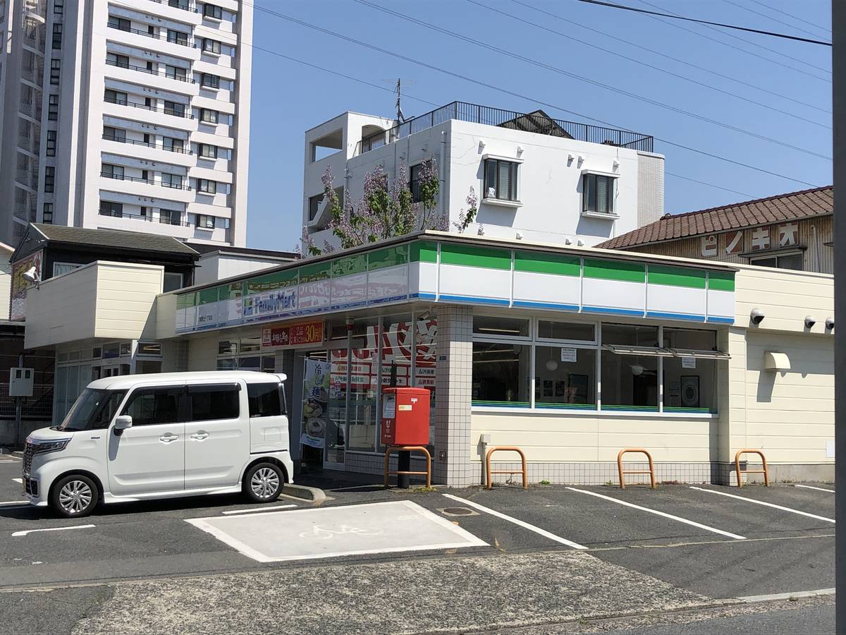 Cửa hàng tiện lợi gần Village House Hagiwara ở Yahatanishi-ku