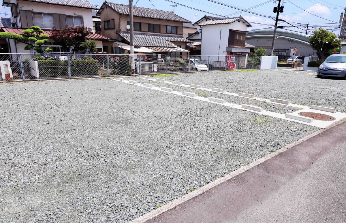 Bãi đậu xe của Village House Araki ở Kurume-shi