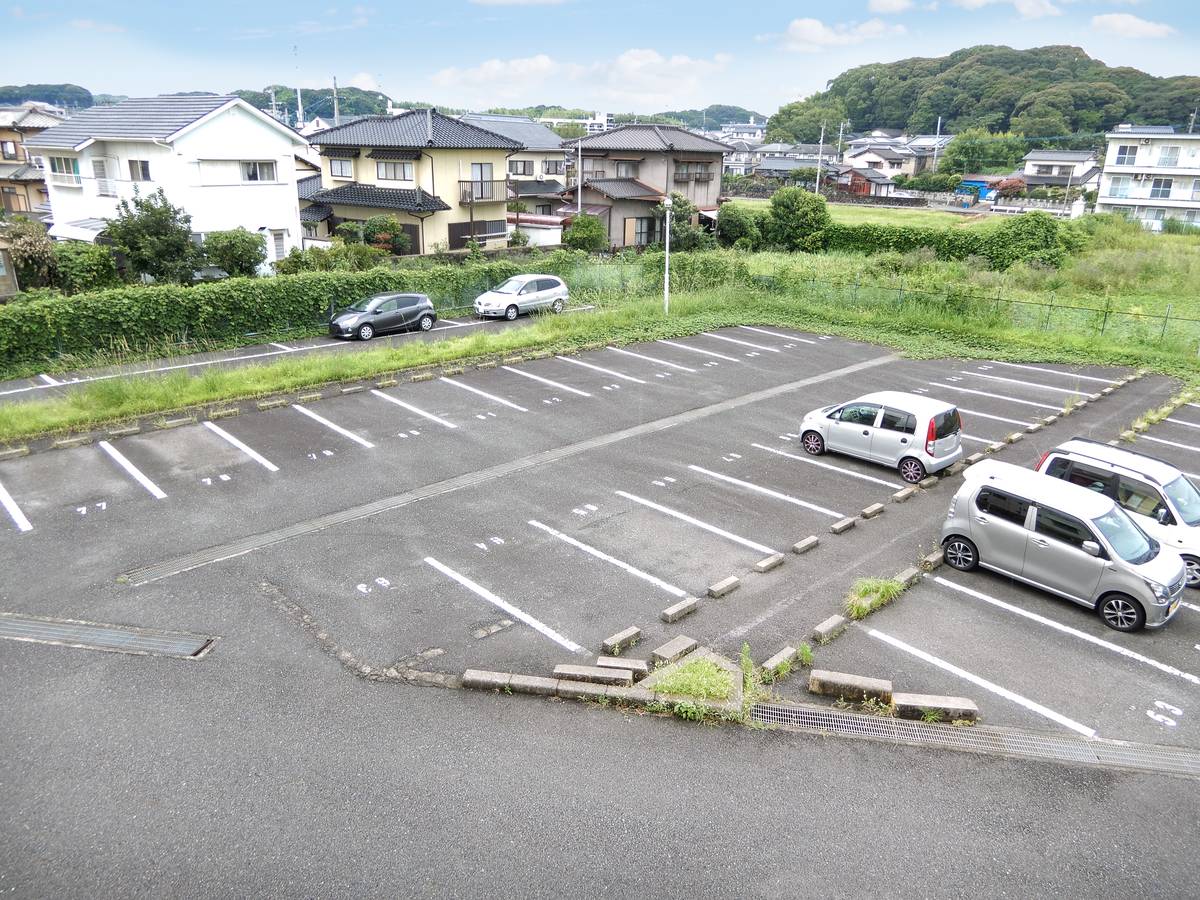 Parking lot of Village House Honjo in Yahatanishi-ku