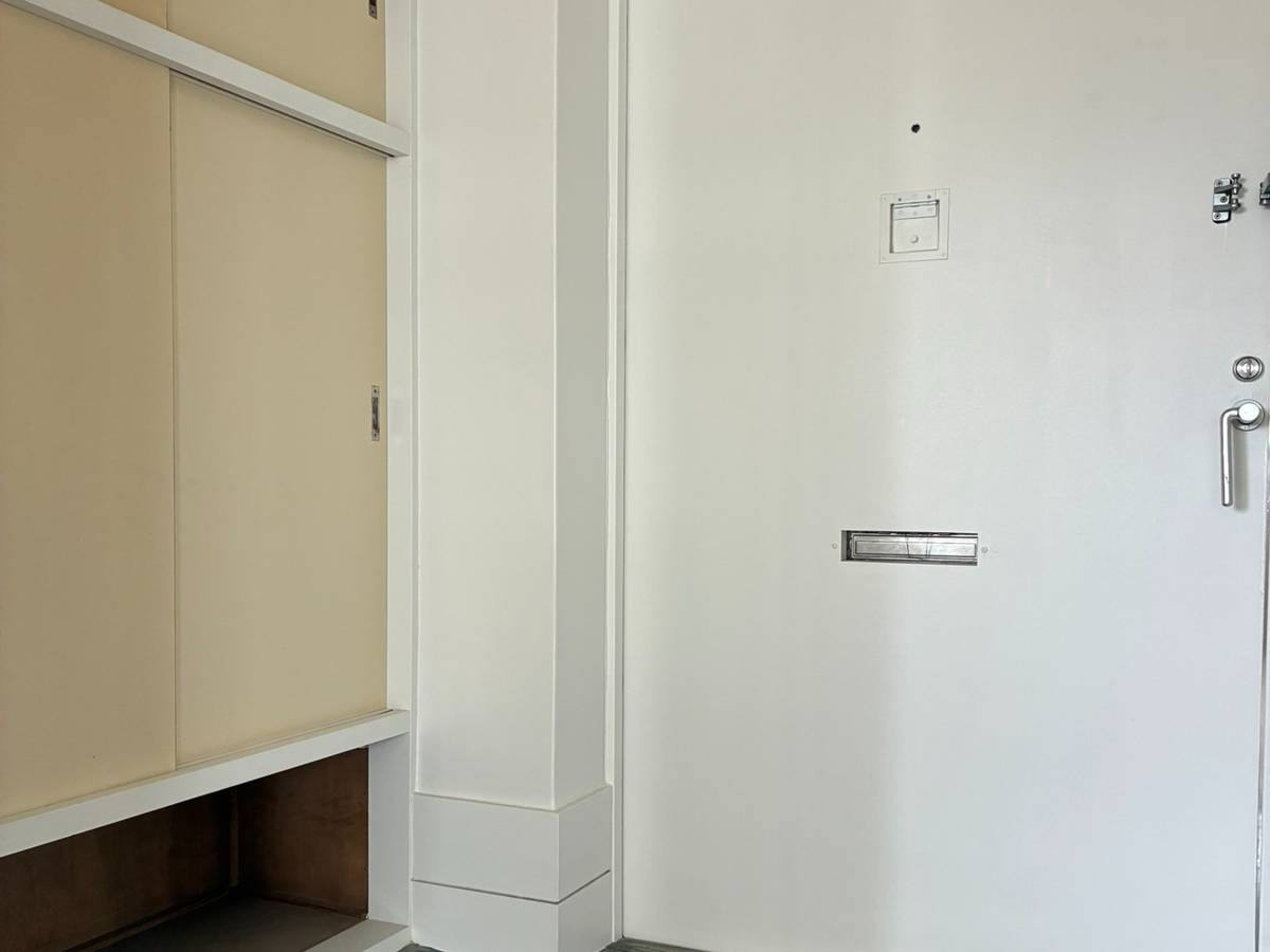 Apartment Entrance in Village House Megumino in Eniwa-shi