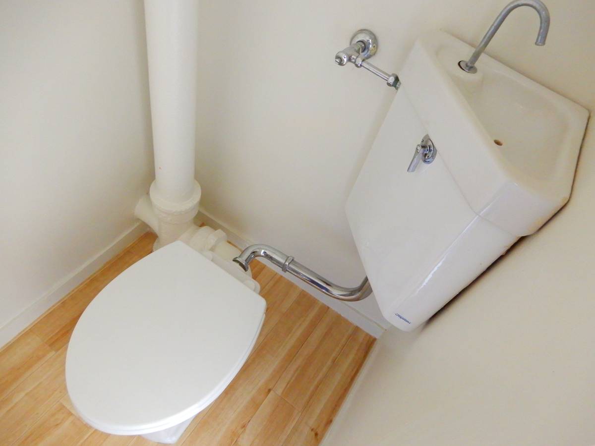 Toilet in Village House Asaka in Koriyama-shi