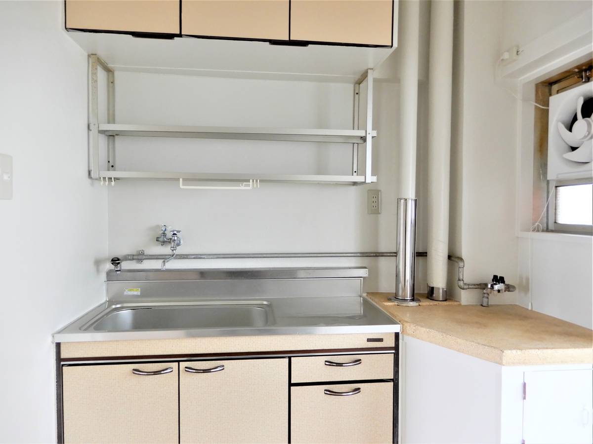 Dapur di Village House Niida di Akita-shi