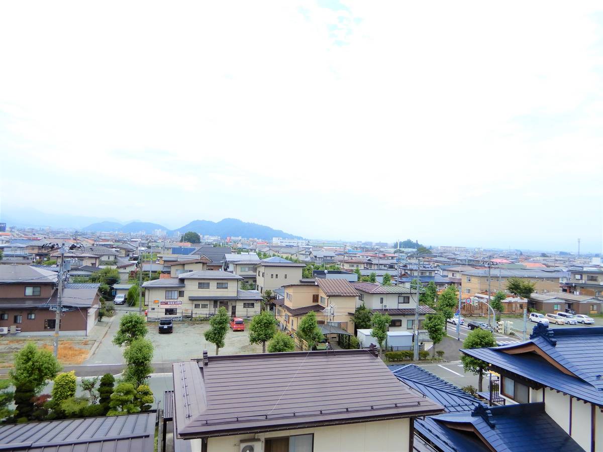 Tầm nhìn từ Village House Kunomoto ở Tendo-shi