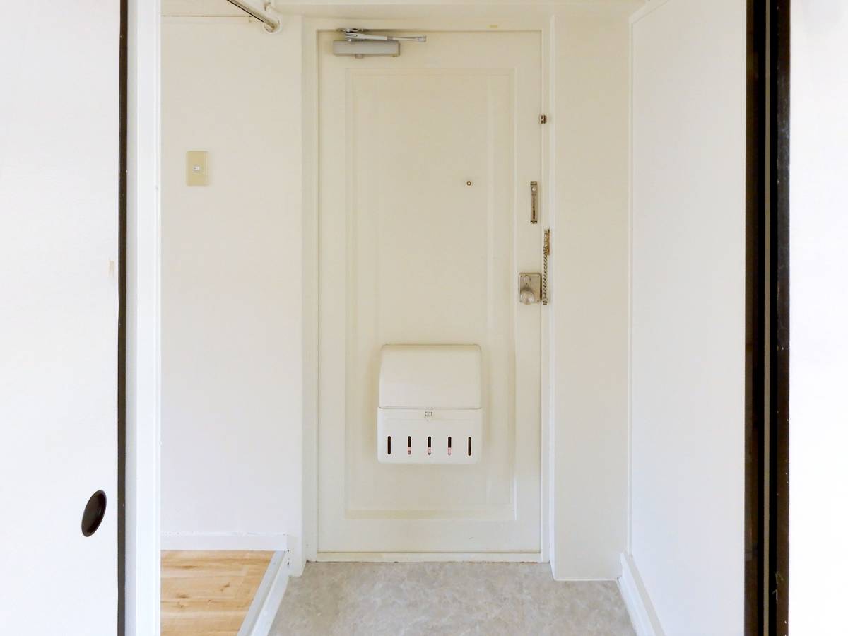 Pintu Masuk Apartemen di Village House Nakada di Shirakawa-shi