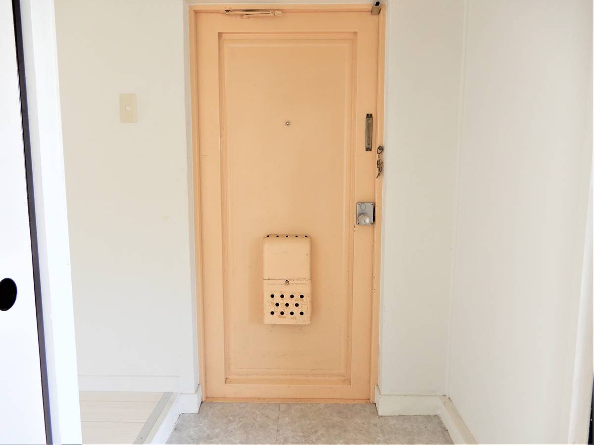 Pintu Masuk Apartemen di Village House Fukurobara di Taihaku-ku