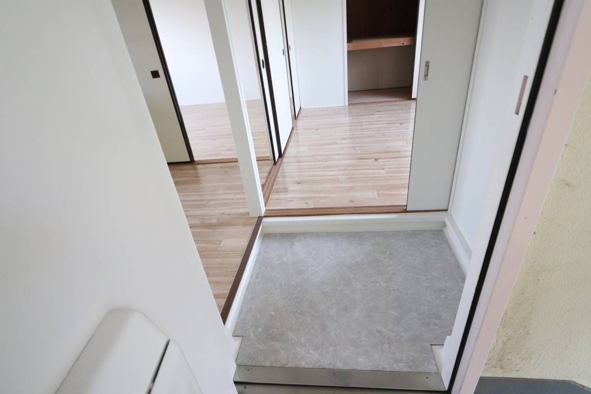 Pintu Masuk Apartemen di Village House Uchikawara di Sakata-shi