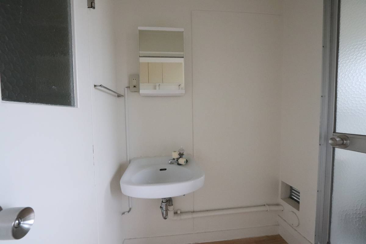 Ruang Rias di Village House Uchikawara di Sakata-shi