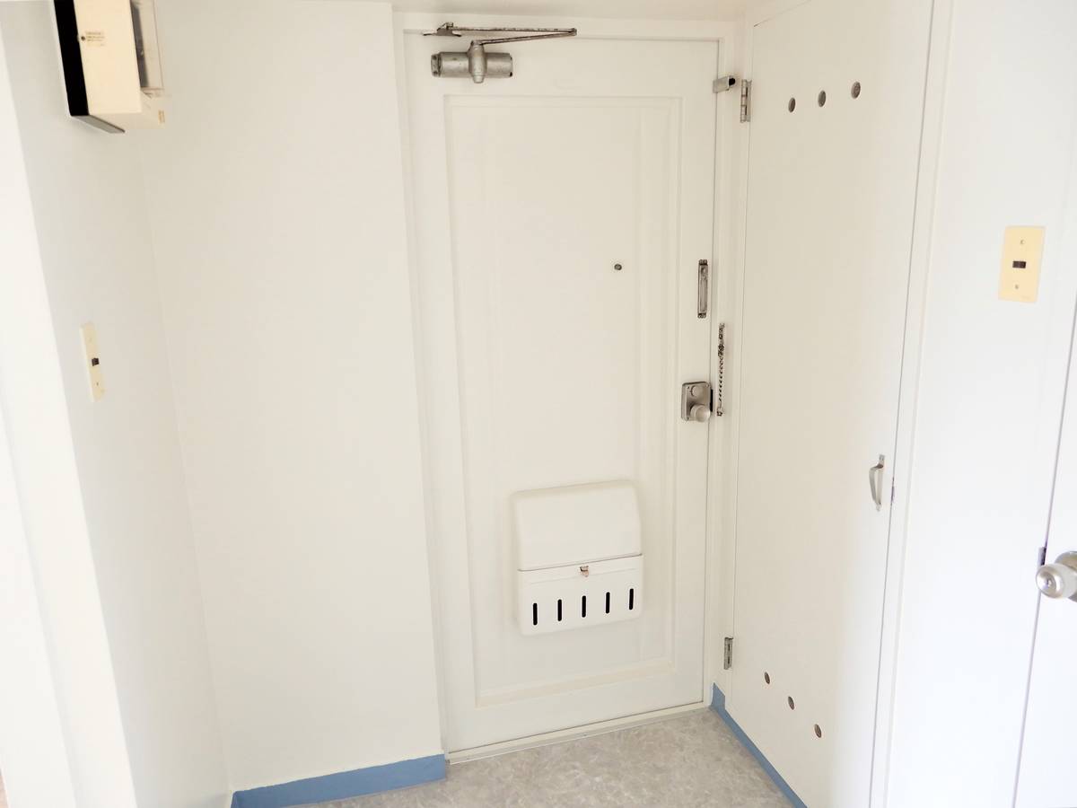 Pintu Masuk Apartemen di Village House Osanai di Kuji-shi