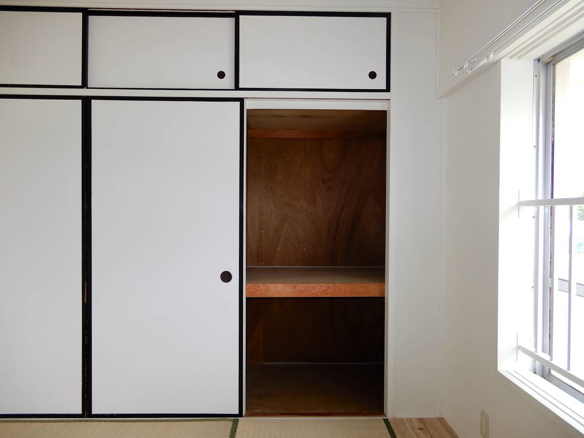 Khu vực chứa đồ của Village House Rokuta ở Higashine-shi